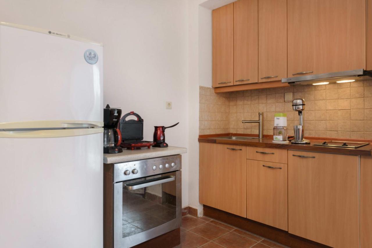 Danai House Apartment เนอาโรดา ภายนอก รูปภาพ